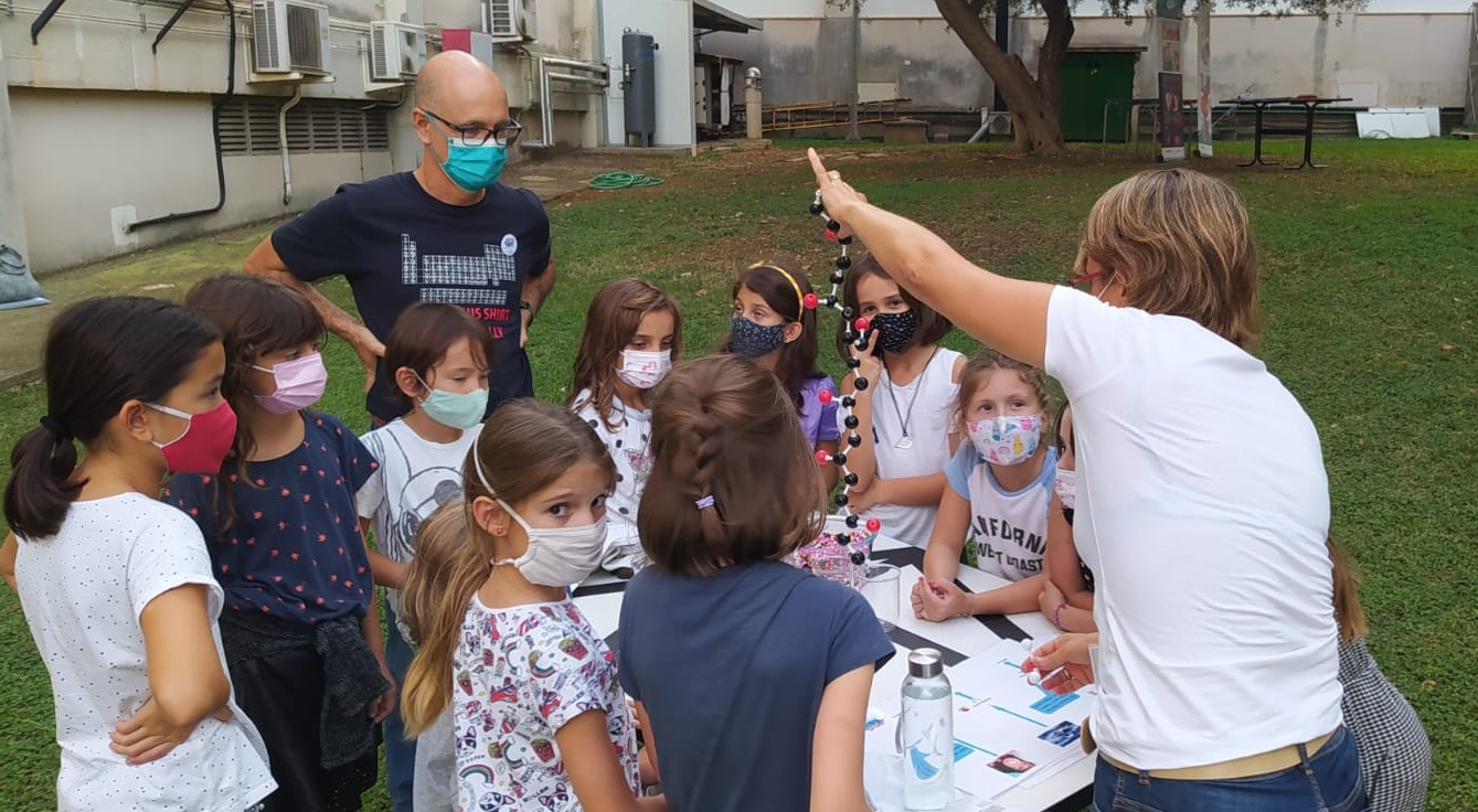 Niños y niñas en uno de los talleres de CSIC4Girls
